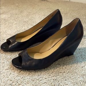 Nine West wedge peep toe shoe